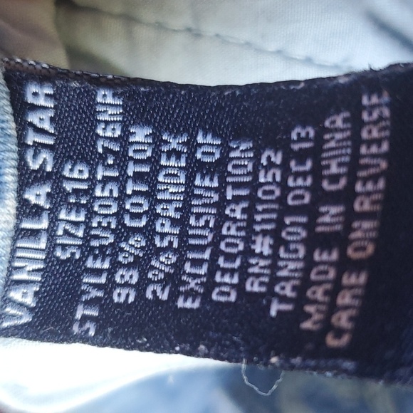 Vanilla Star distressed & embroidered 5 pocket denim shorts. Size 16 - Picture 5 of 10